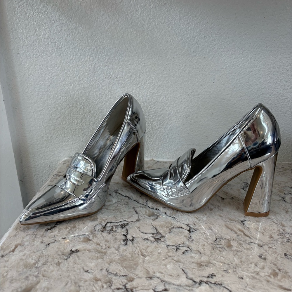 NWOT Rouge Helium Metallic Silver Pointed-Toe Block Heel Loafers - Picture 5 of 10